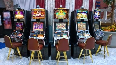 indratogel88 mobile app interface showing live dealer tables